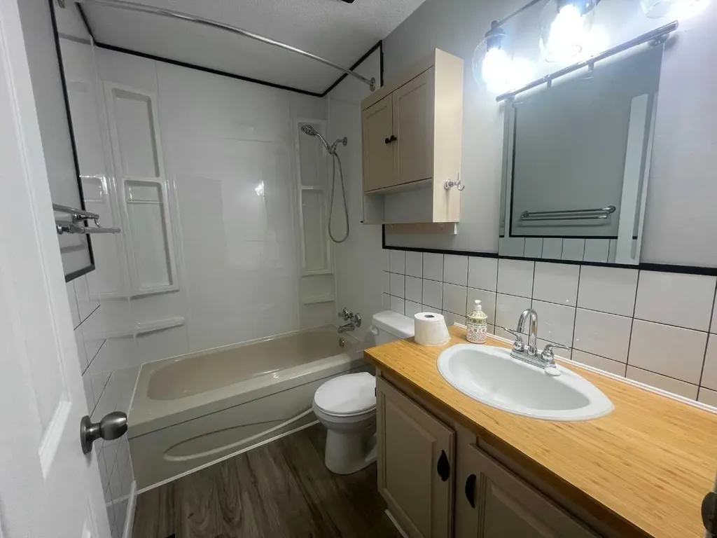 5112 55 Avenue Ponoka AB T4J 1G8