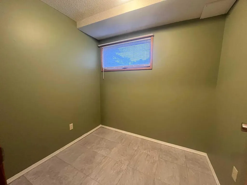 5112 55 Avenue Ponoka AB T4J 1G8