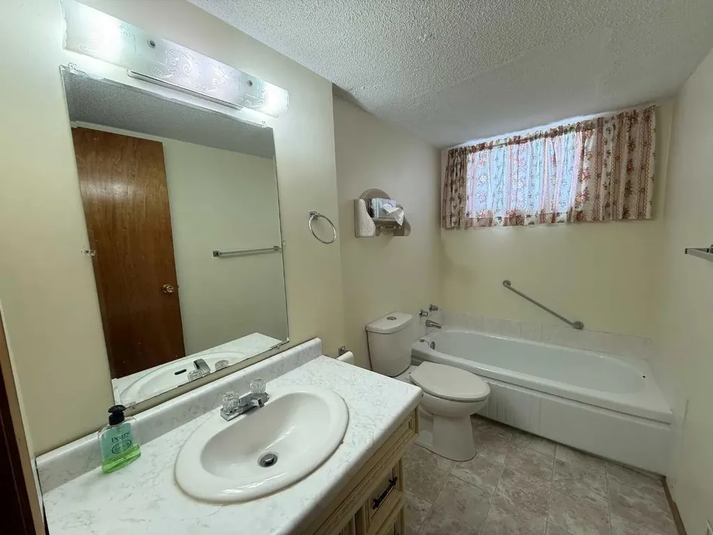 5112 55 Avenue Ponoka AB T4J 1G8