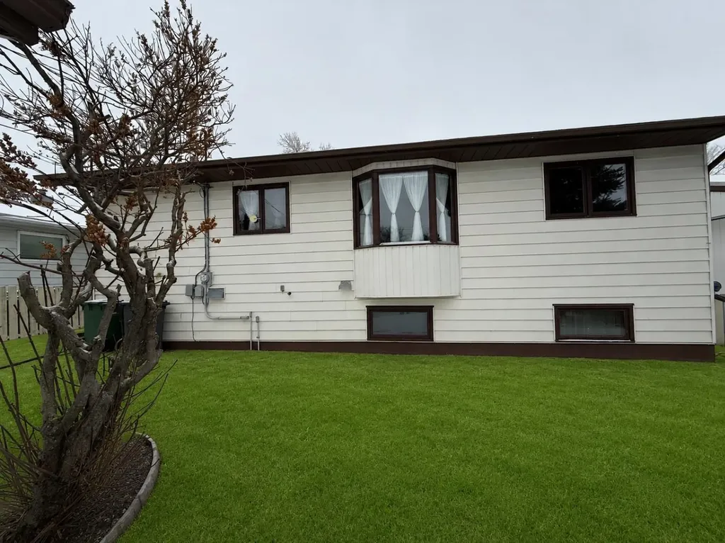 5112 55 Avenue Ponoka AB T4J 1G8
