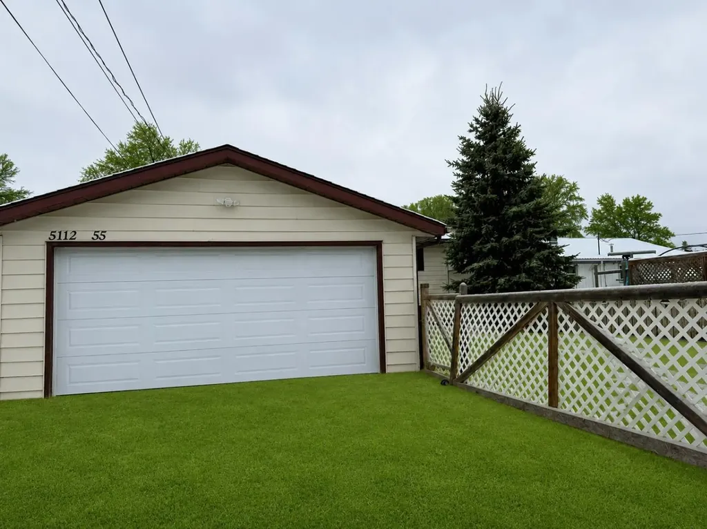 5112 55 Avenue Ponoka AB T4J 1G8