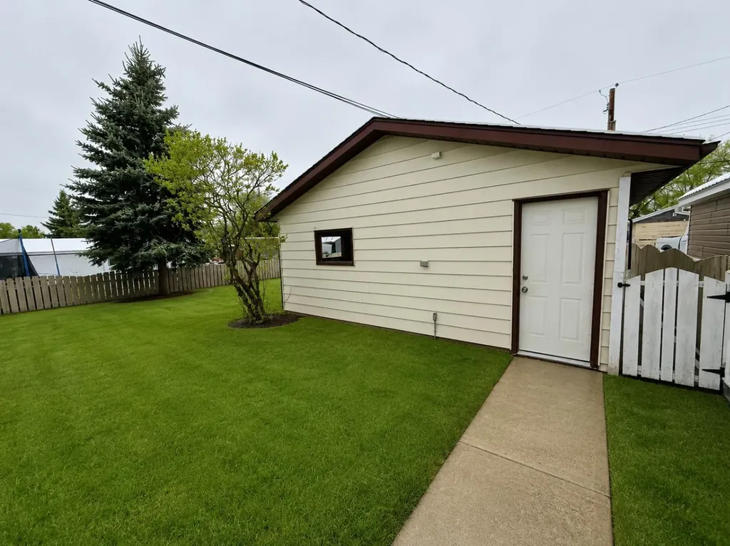 5112 55 Avenue Ponoka AB T4J 1G8