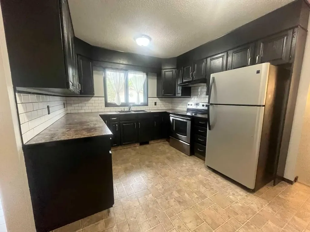 5112 55 Avenue Ponoka AB T4J 1G8