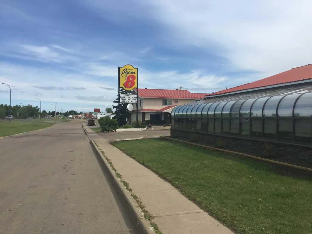 5720 44 Avenue Stettler AB T0C 2L0
