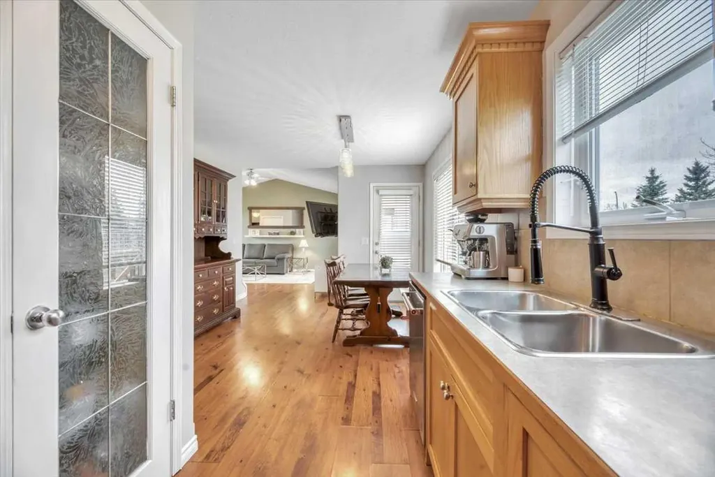 90 Parklane Drive Strathmore AB T1P 1R2
