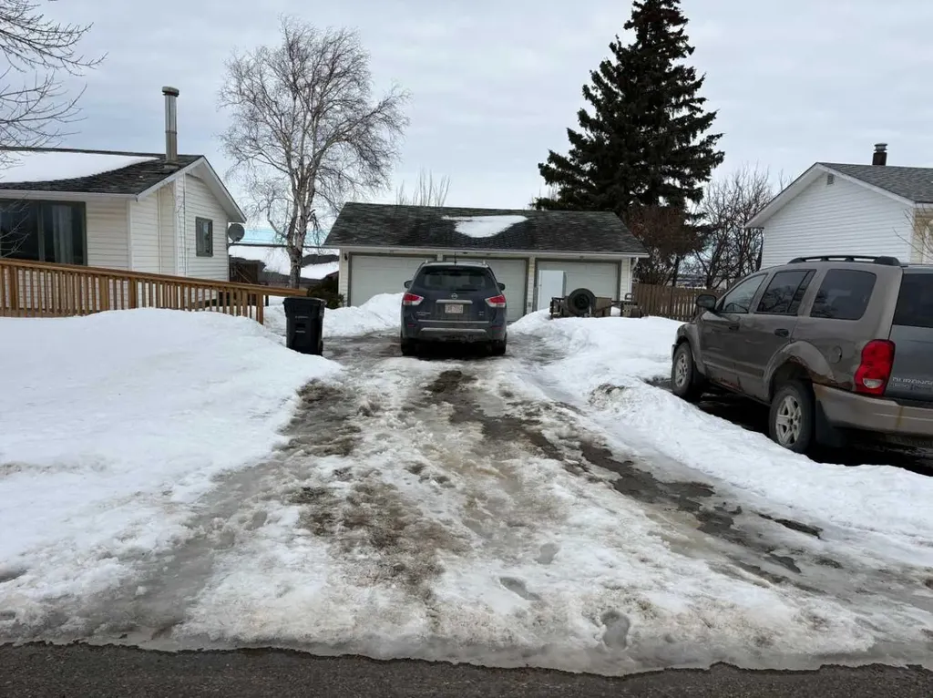 5003 42 Avenue Valleyview AB T0H 3N0