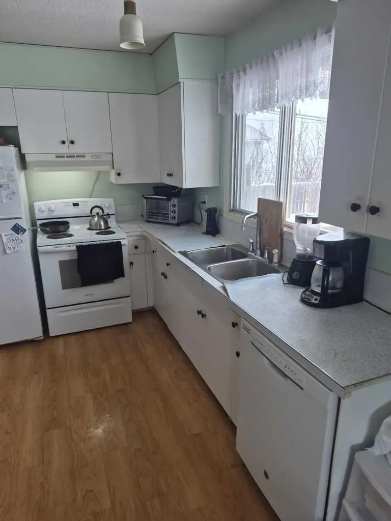 5003 42 Avenue Valleyview AB T0H 3N0