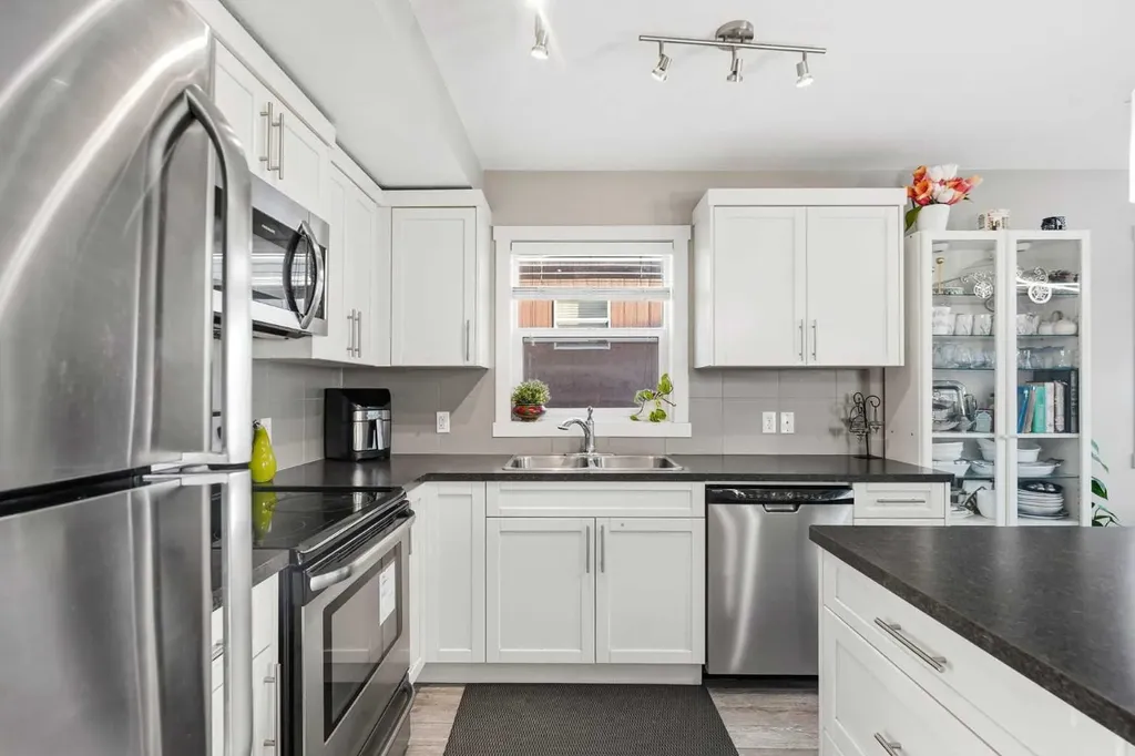 427 Redstone View NE Calgary AB T3N 1B5