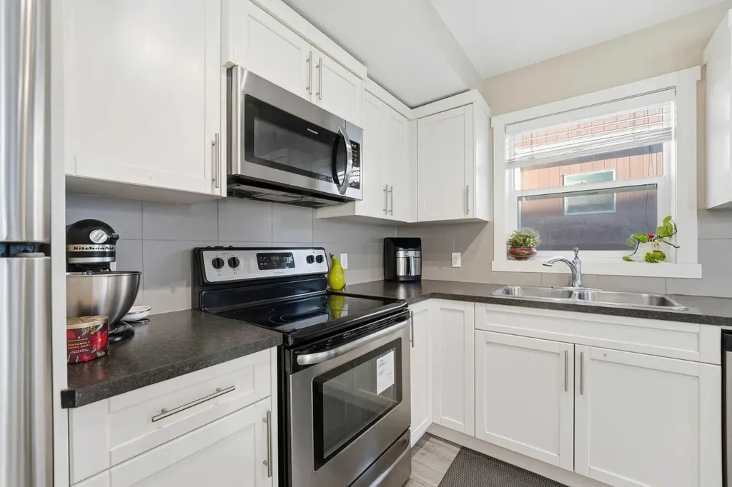 427 Redstone View NE Calgary AB T3N 1B5