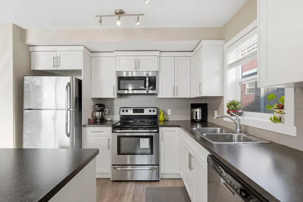 427 Redstone View NE Calgary AB T3N 1B5