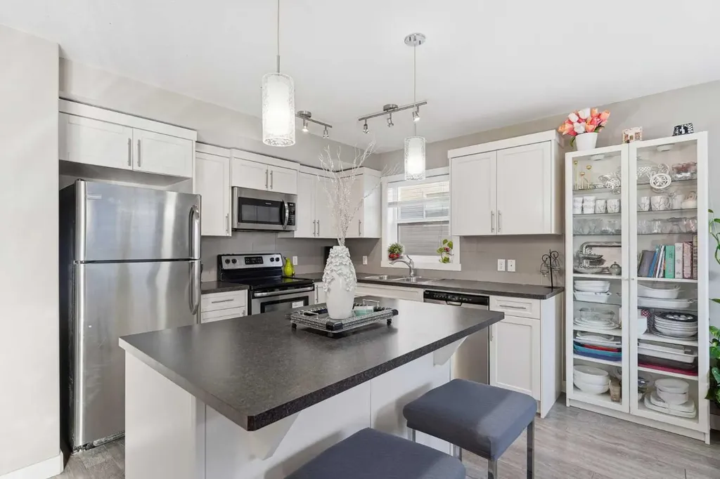 427 Redstone View NE Calgary AB T3N 1B5