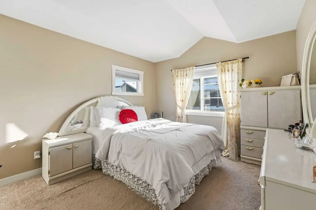 427 Redstone View NE Calgary AB T3N 1B5