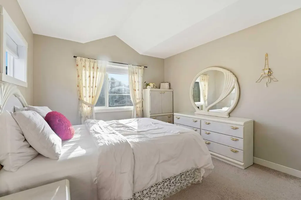 427 Redstone View NE Calgary AB T3N 1B5