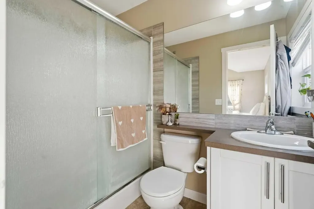 427 Redstone View NE Calgary AB T3N 1B5