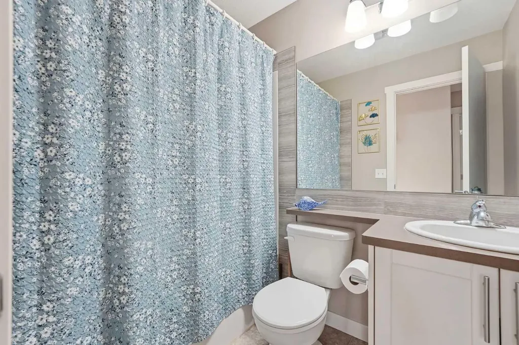 427 Redstone View NE Calgary AB T3N 1B5