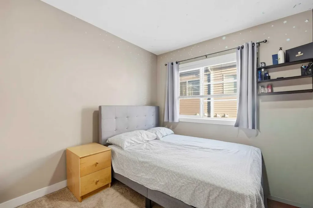 427 Redstone View NE Calgary AB T3N 1B5