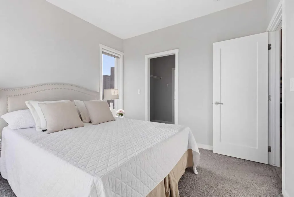 71 Shawnee Common SW Calgary AB T2Y 0R2
