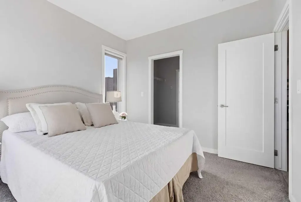 71 Shawnee Common SW Calgary AB T2Y 0R2