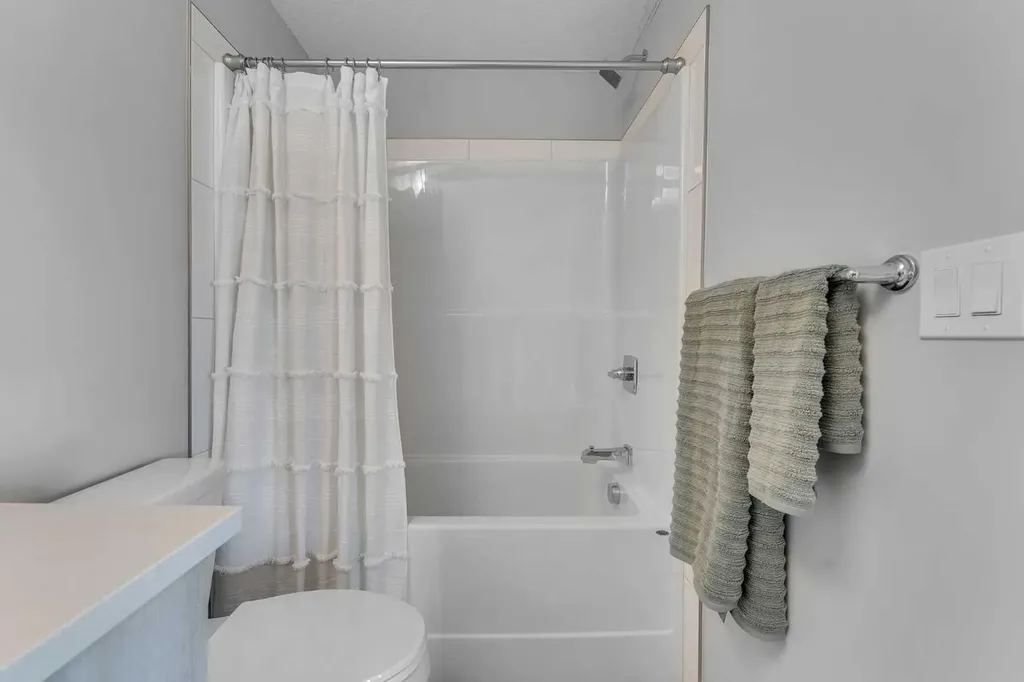 71 Shawnee Common SW Calgary AB T2Y 0R2