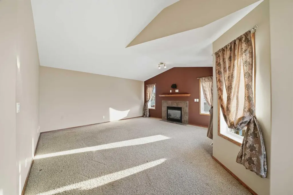 9 Thomas Place Red Deer AB T4P 0L7