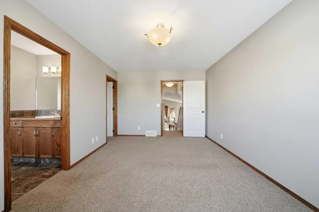 9 Thomas Place Red Deer AB T4P 0L7