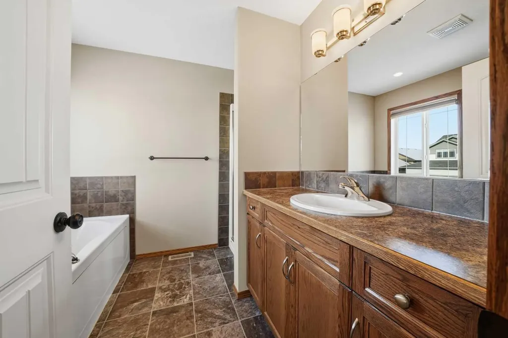 9 Thomas Place Red Deer AB T4P 0L7