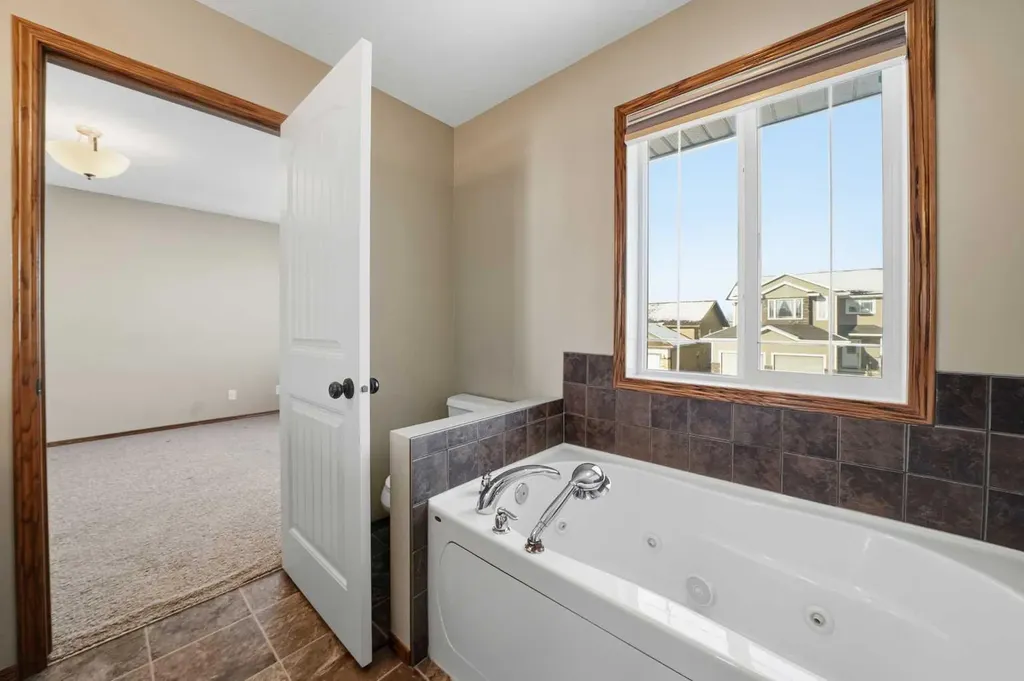 9 Thomas Place Red Deer AB T4P 0L7