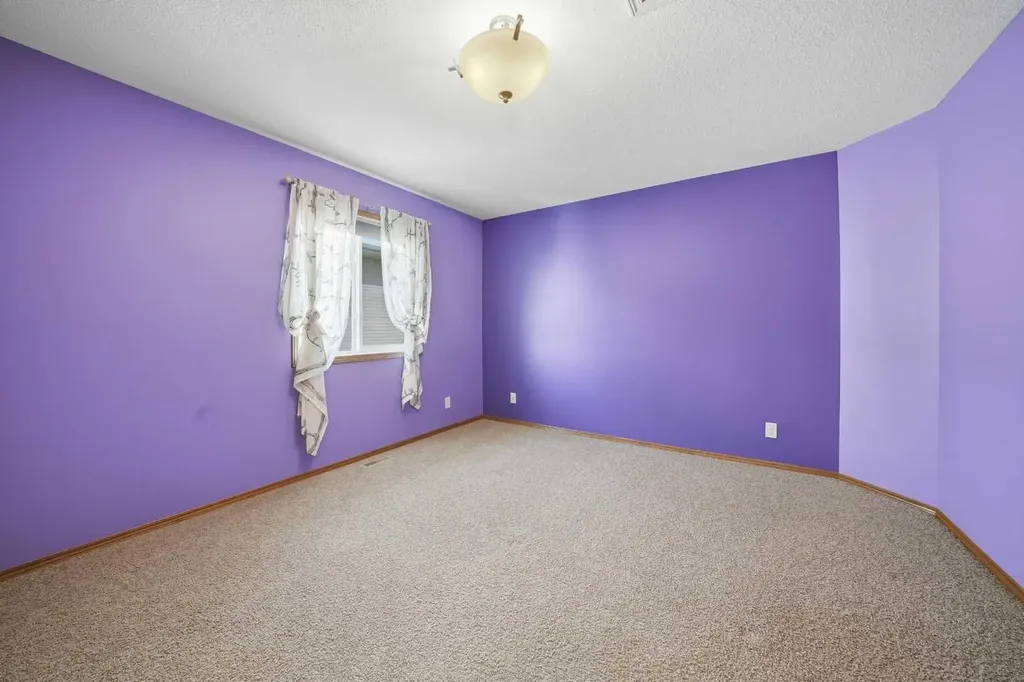 9 Thomas Place Red Deer AB T4P 0L7