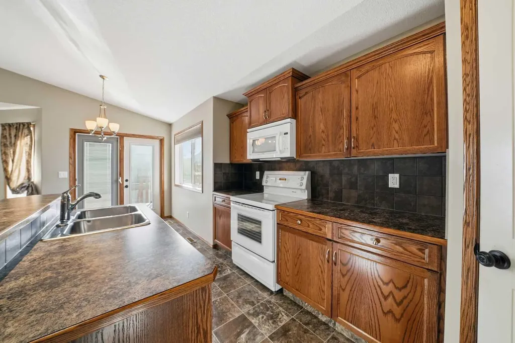 9 Thomas Place Red Deer AB T4P 0L7