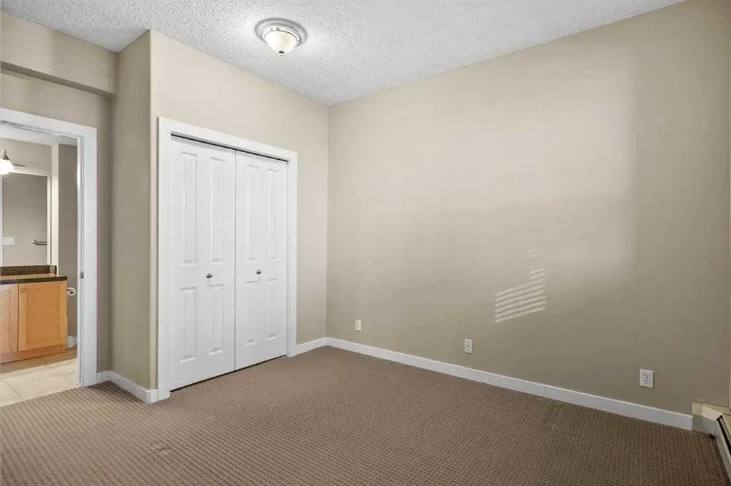 1053 10 Street SW Calgary AB T2R 1S6