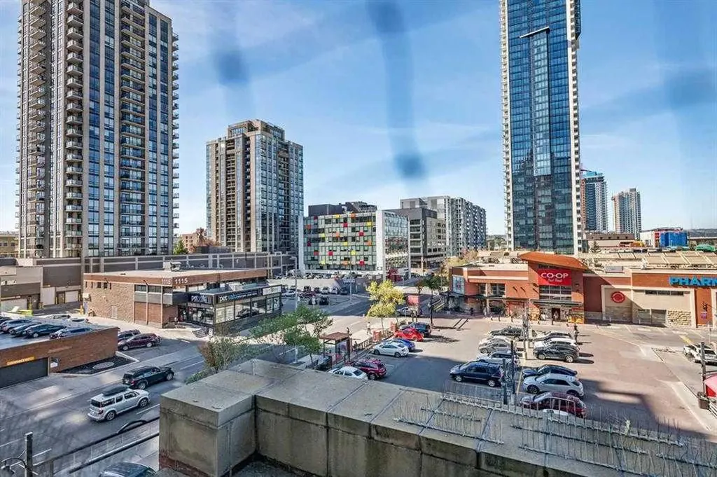 1053 10 Street SW Calgary AB T2R 1S6