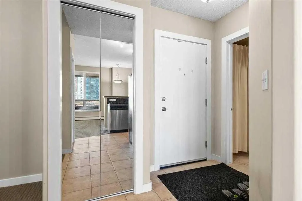 1053 10 Street SW Calgary AB T2R 1S6