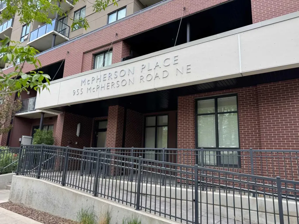 955 Mcpherson Road NE Calgary AB T3E 6V3
