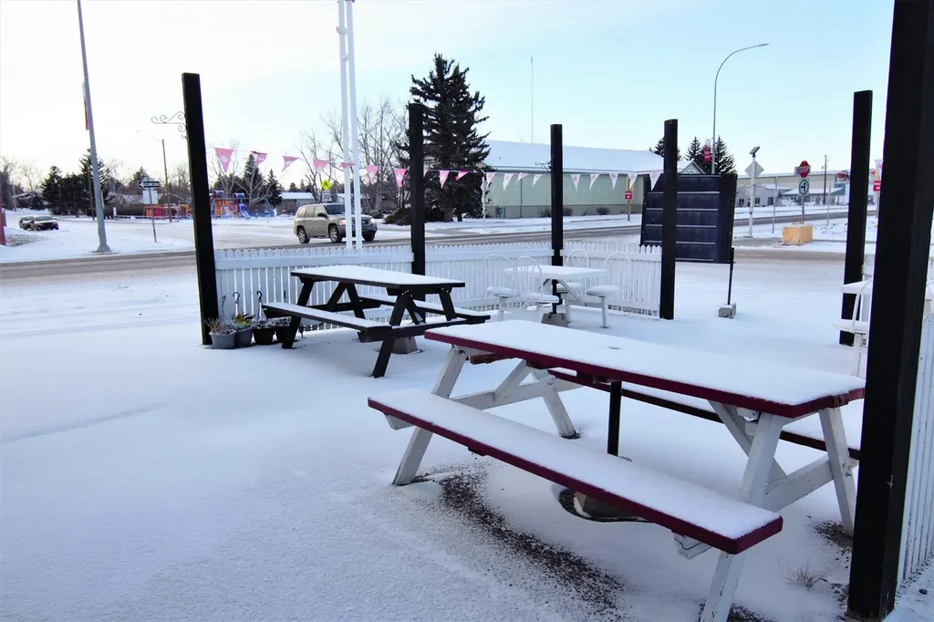2123 18 Street Nanton AB T0L 1R0