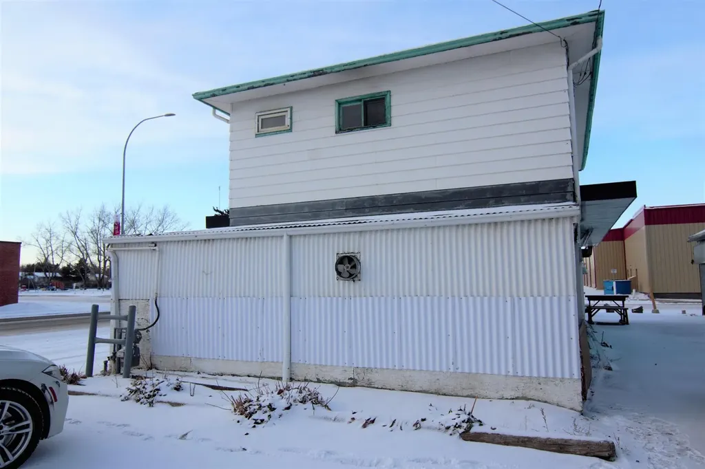 2123 18 Street Nanton AB T0L 1R0
