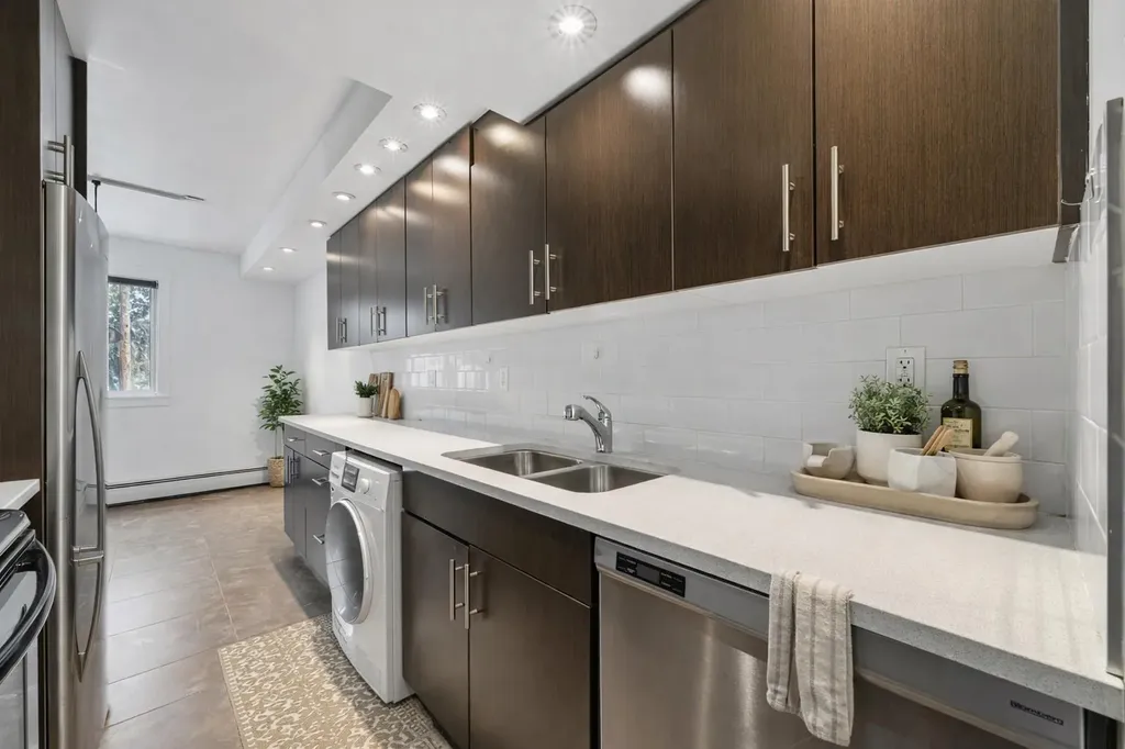 1230 Cameron Avenue SW Calgary AB T2T 0K9
