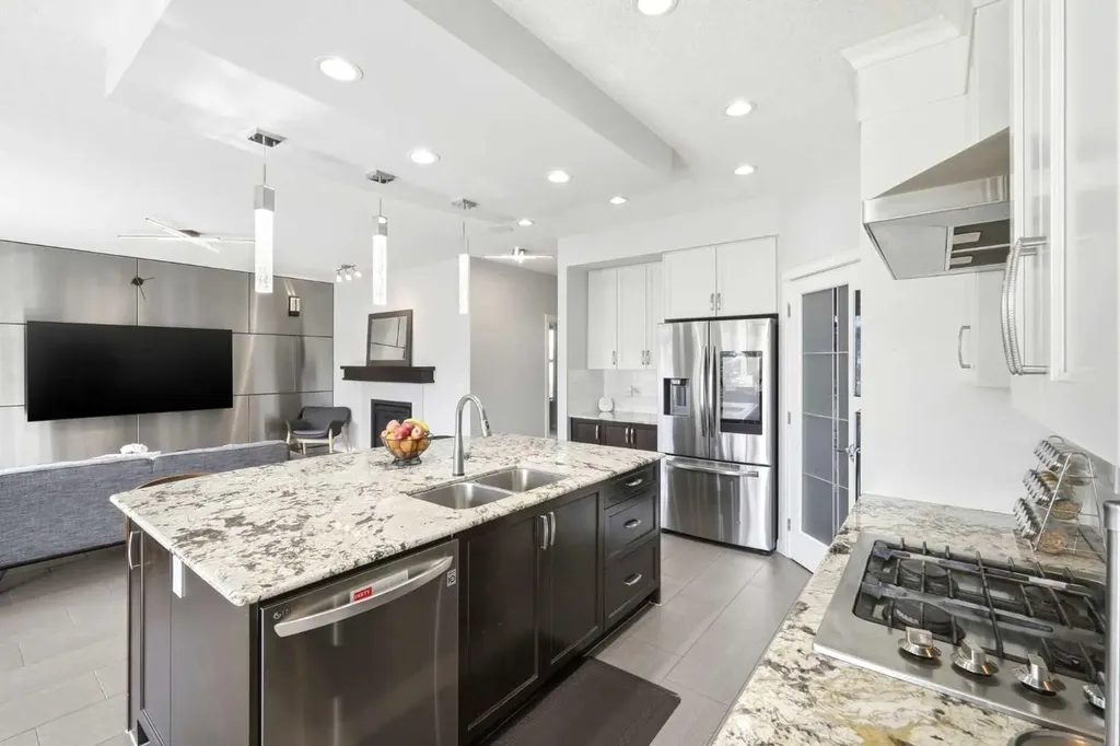 83 Nolanfield Court NW Calgary AB T3R 0L8