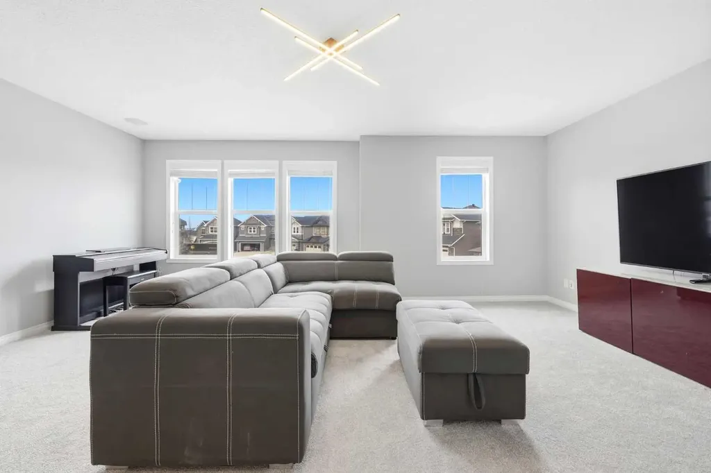 83 Nolanfield Court NW Calgary AB T3R 0L8