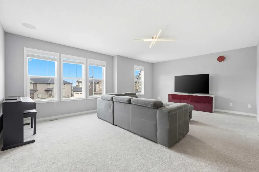 83 Nolanfield Court NW Calgary AB T3R 0L8