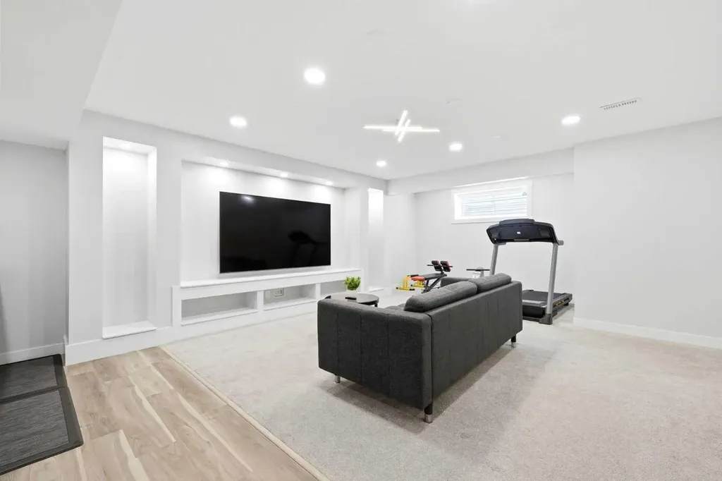 83 Nolanfield Court NW Calgary AB T3R 0L8