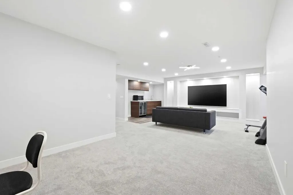 83 Nolanfield Court NW Calgary AB T3R 0L8