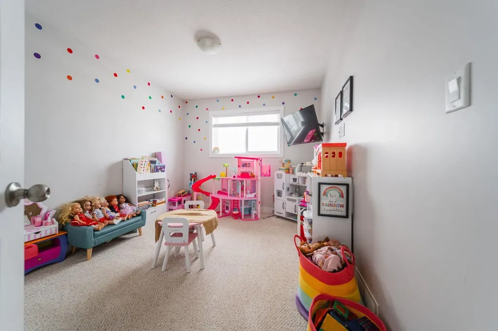 224 Warren Way Fort Mcmurray AB T9H 5J9