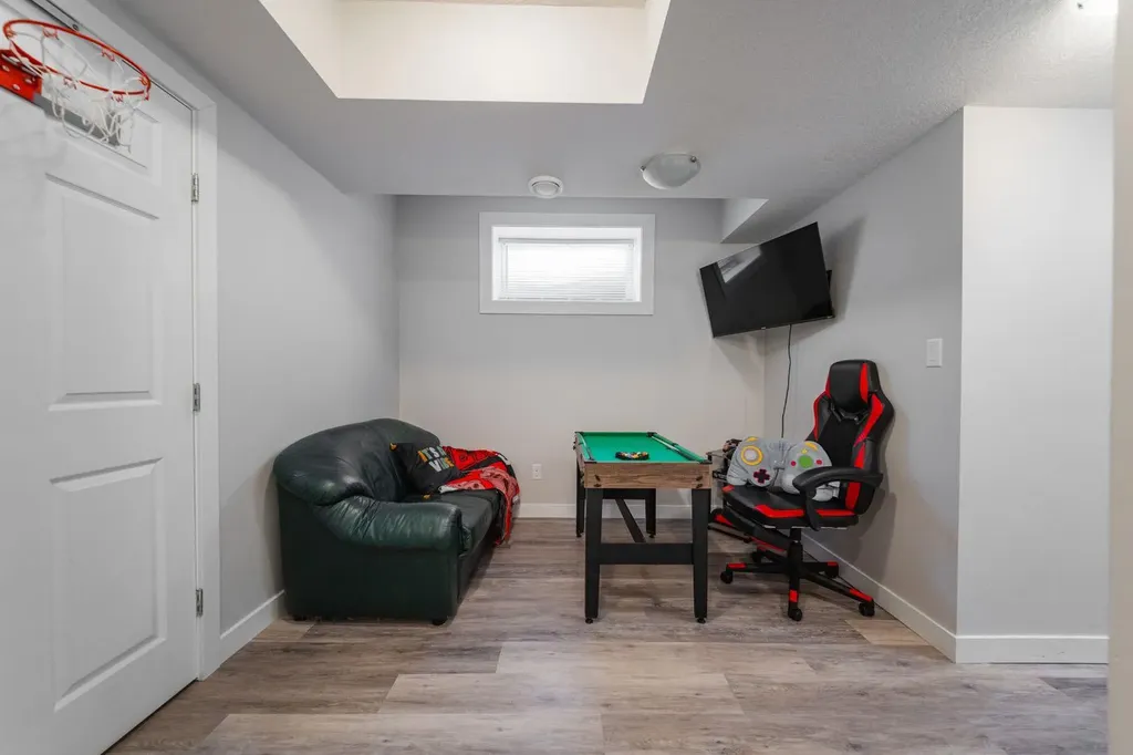 224 Warren Way Fort Mcmurray AB T9H 5J9
