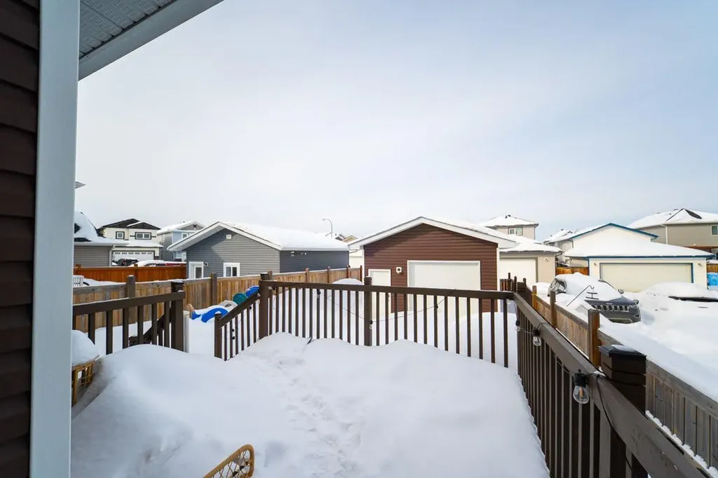 224 Warren Way Fort Mcmurray AB T9H 5J9