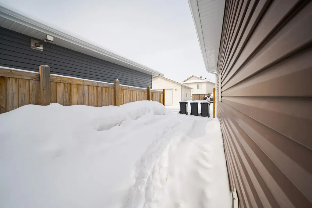 224 Warren Way Fort Mcmurray AB T9H 5J9