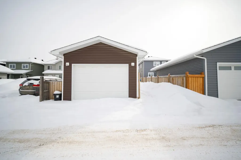224 Warren Way Fort Mcmurray AB T9H 5J9