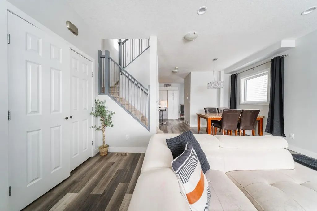 224 Warren Way Fort Mcmurray AB T9H 5J9