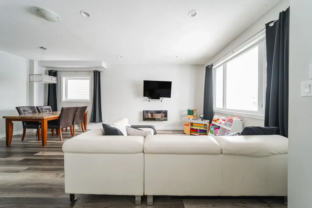 224 Warren Way Fort Mcmurray AB T9H 5J9