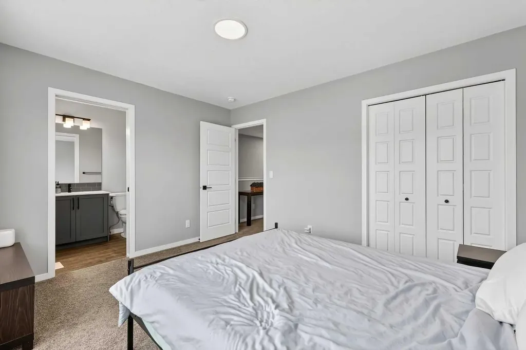 94 Wolf Gate NW Okotoks AB T1S 5T9