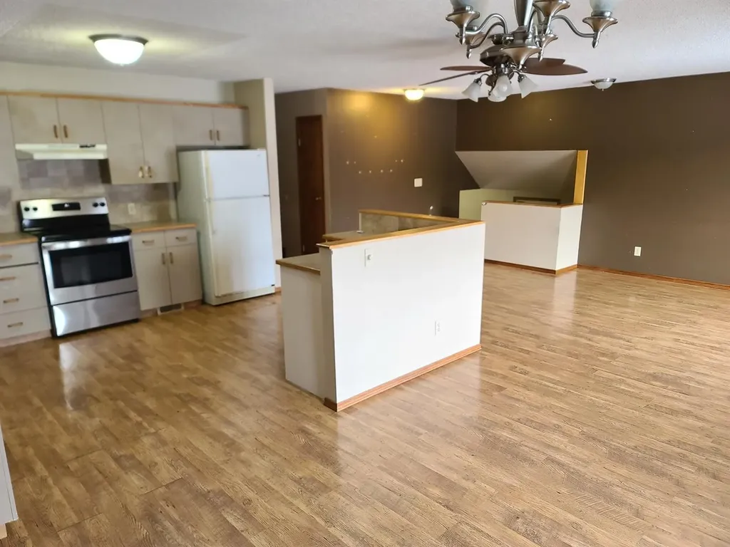 11129 92 Street Peace River AB T8S 1P6